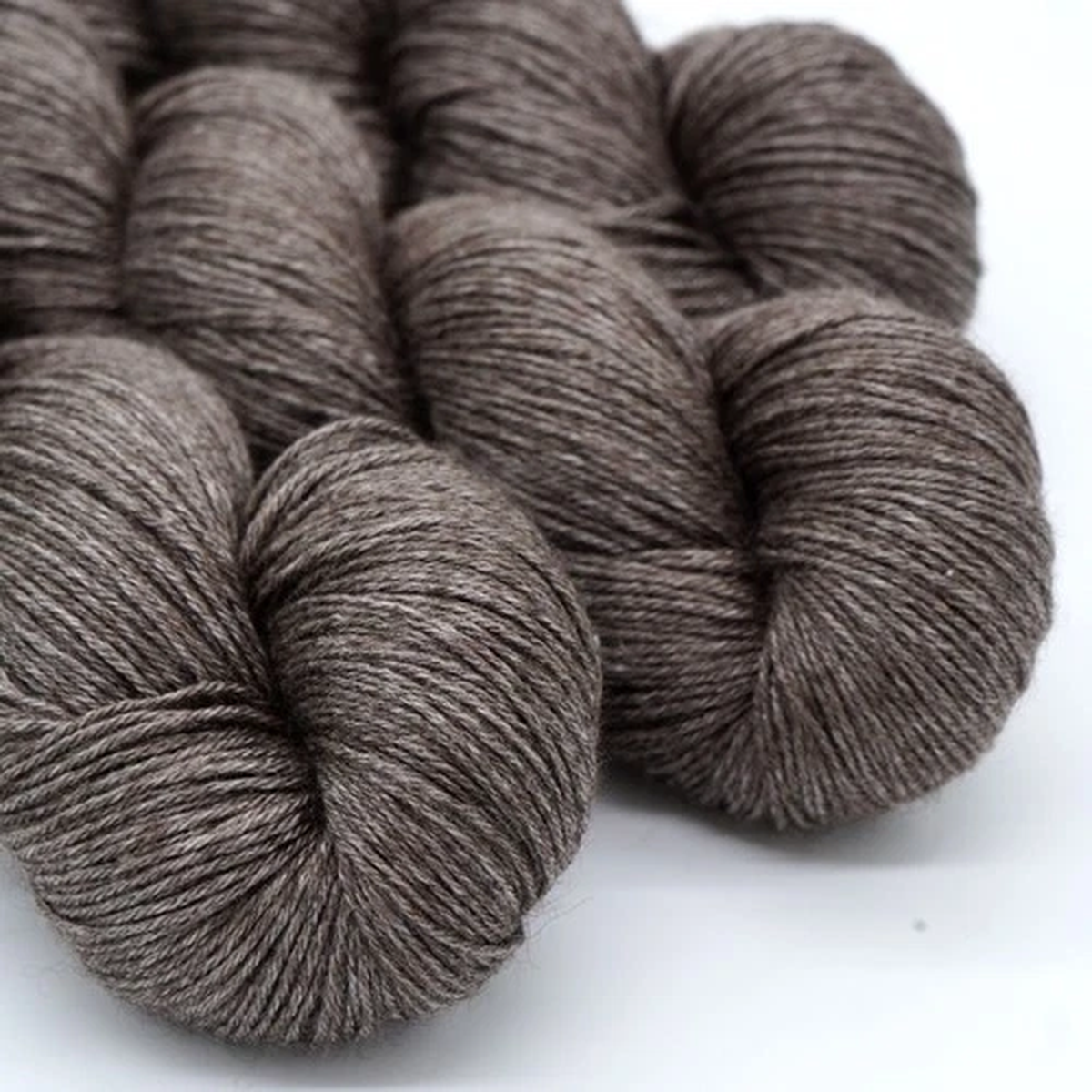 undyed-yak-wool-and-mulberry-silk-yarn-soft-and-luxurious-knitting-yarn-100-g
