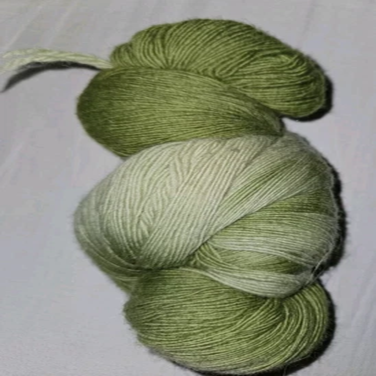 hand-dyed-wool-yarn-colorway-green-mountain-100g