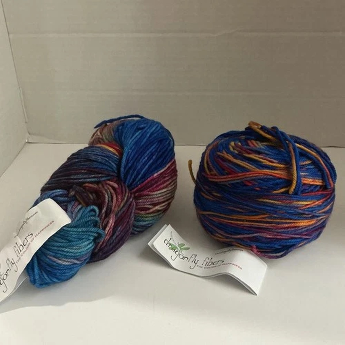 dragonfly-fibers-traveller-100-superwash-merino-yarn-in-multicolor