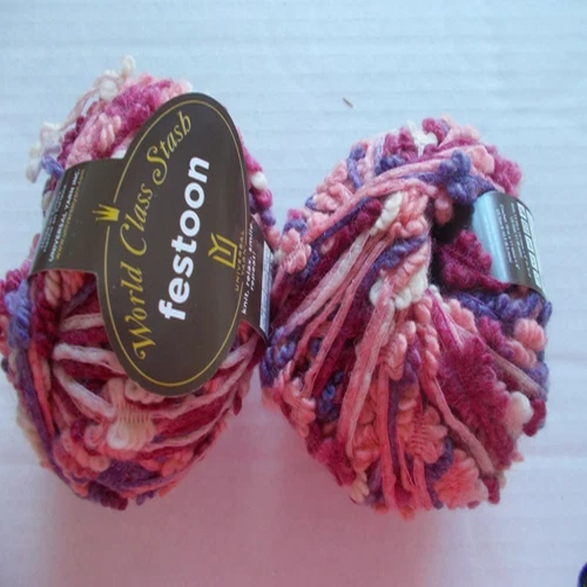 universal-festoon-textured-yarn-wool-blend-parfait-lot-of-2-41-yds-each