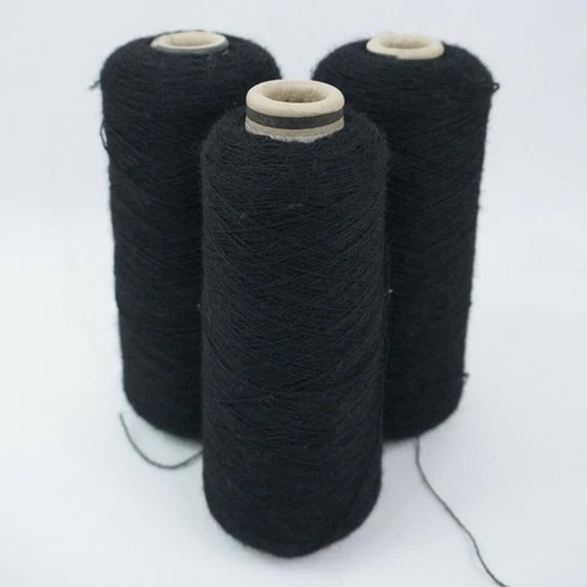 sato-seni-wool-knitting-yarn-cotswolds-black