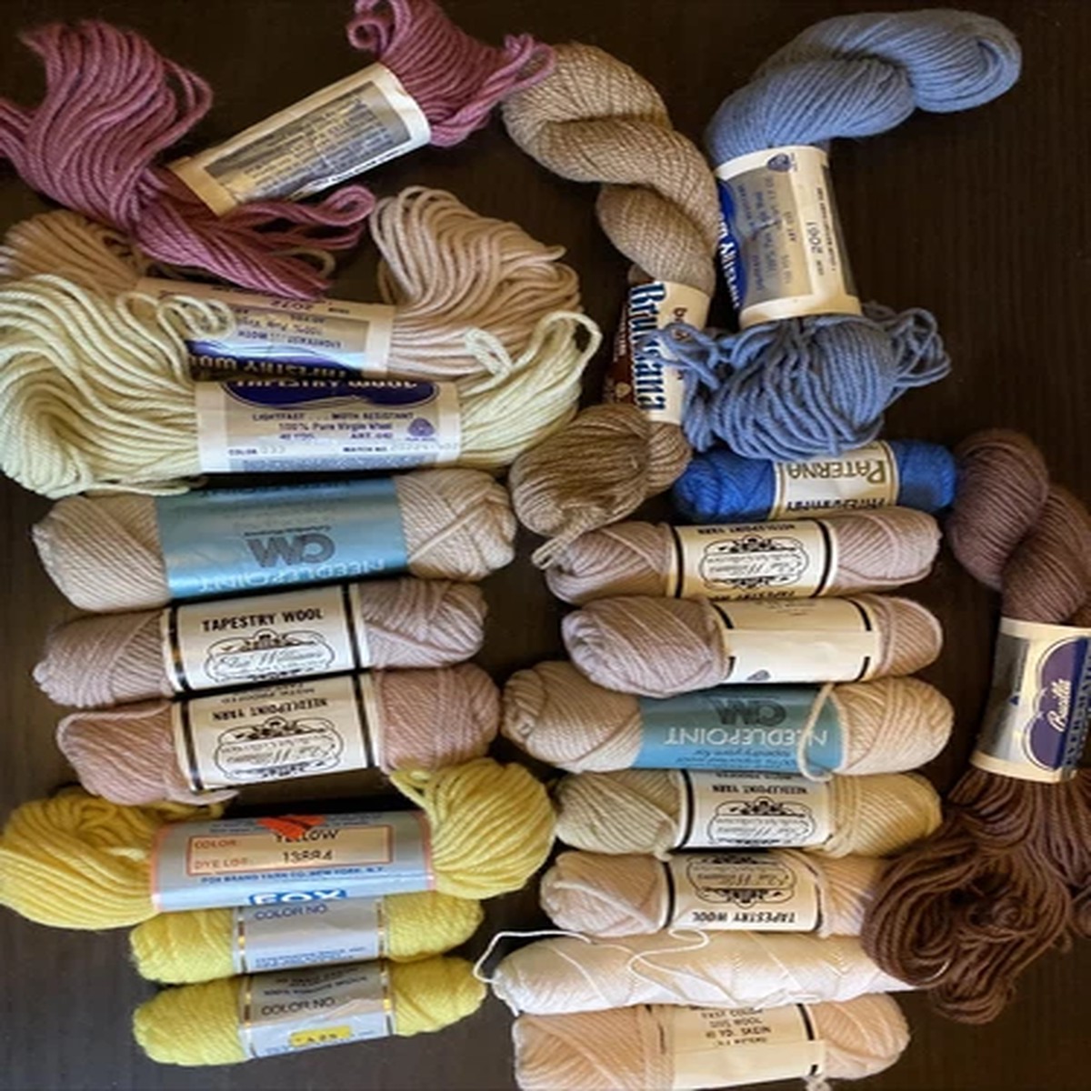 needlepoint-yarn-20-skiens-of-various-yardage-colors-bucilla-100-wool