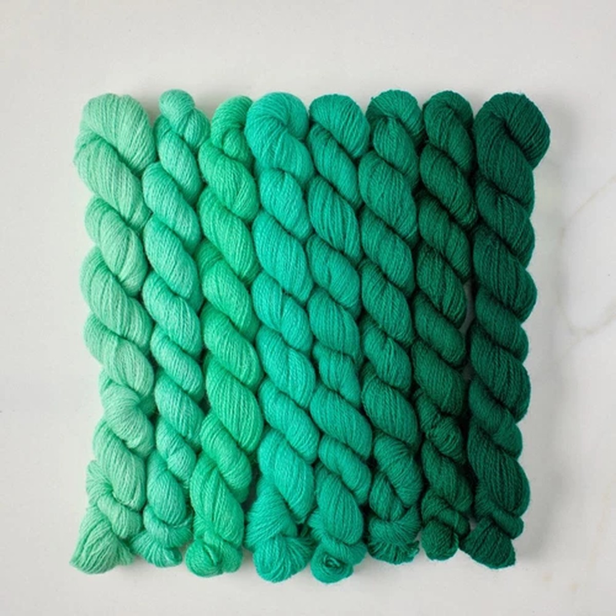 appletons-crewel-and-tapestry-wool-yarn-signal-green
