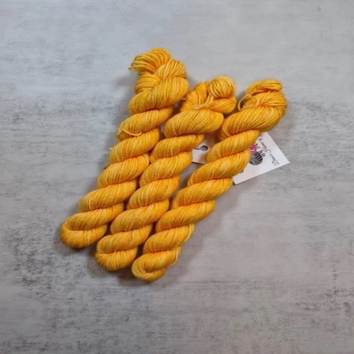 sw-merino-nylon-fingering-weight-yarn-mini-619-20-g