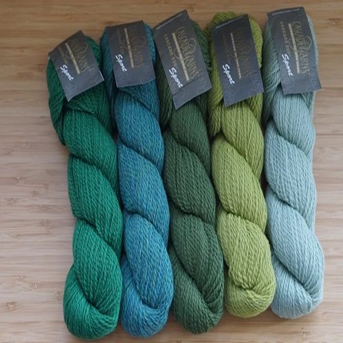 cascad-peruvian-high-altitude-wool-yarn-ball-light-medium-weight-1-78-ounces