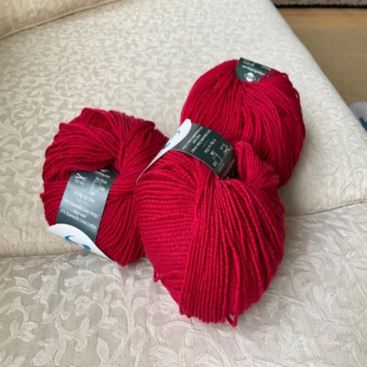 red-yarn-merino-cotton-135-by-schulana-color-021-lot-4297-10-skeins