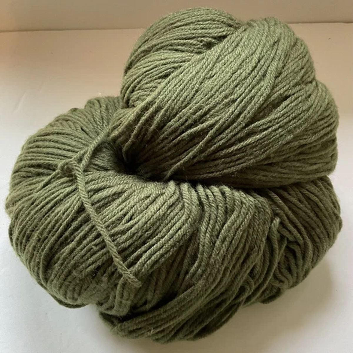 wool-yarn-unit-of-1-olive-greenworsted-490-yards-new-no-label-or-maker