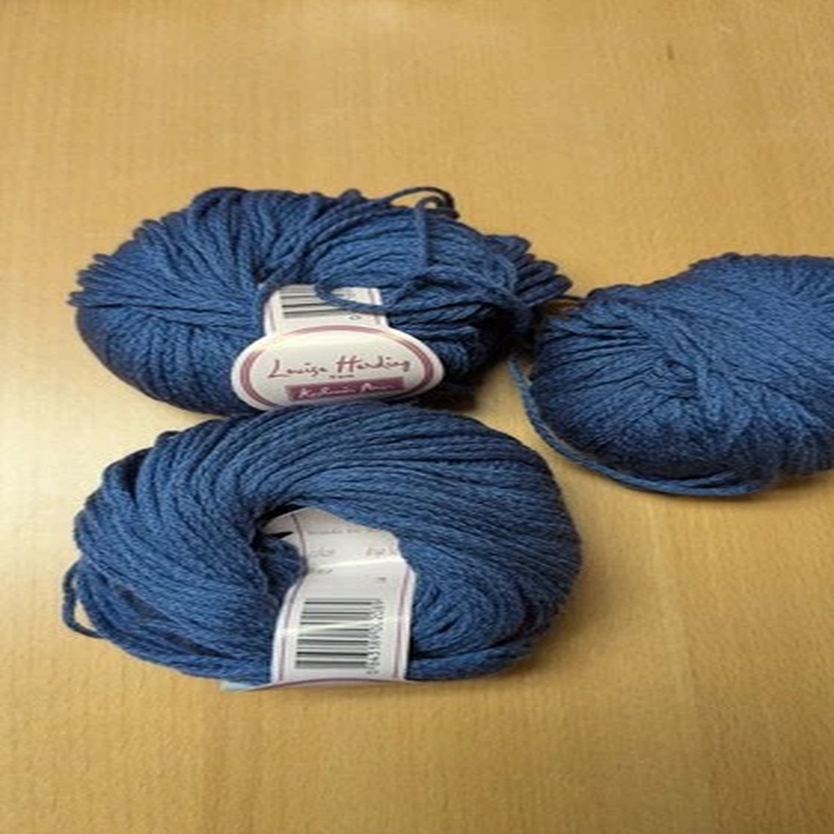 louisa-harding-kashmir-aran-color-07-2-skeins-blue