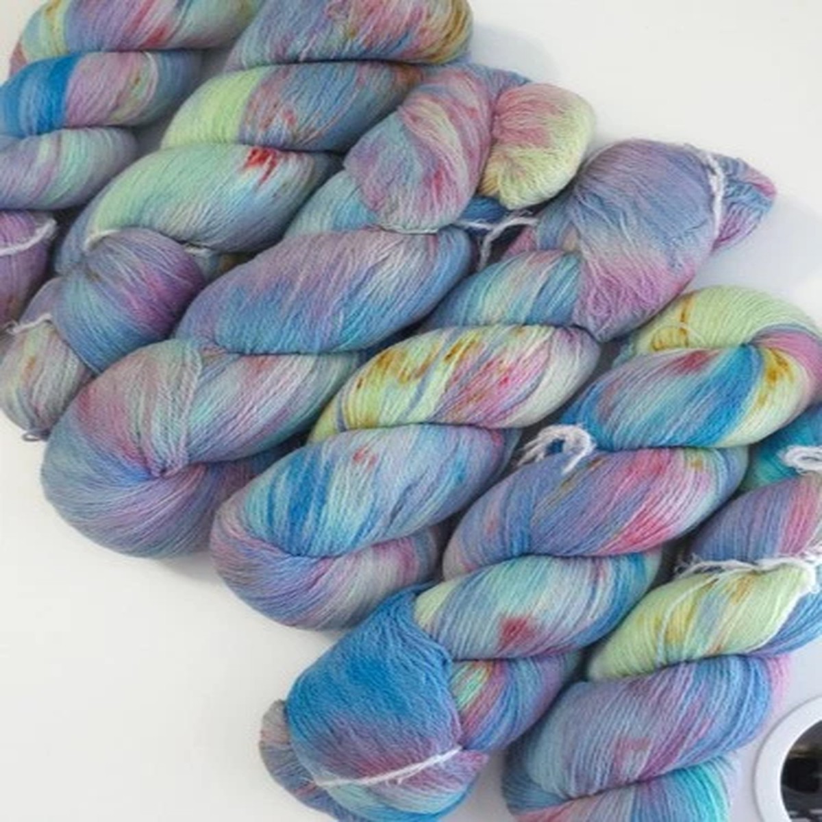 hand-dyed-wool-yarn-sock-watercolor-pastel-rainbow-speckled-blue-gin-lime-100g-1