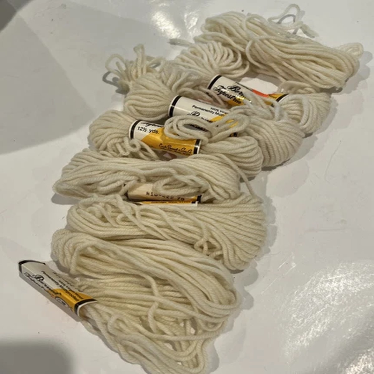 vtg-bernat-tapestry-wool-yarn-12-5-yards-9-skeins-crafts-color-422-70-cream-read