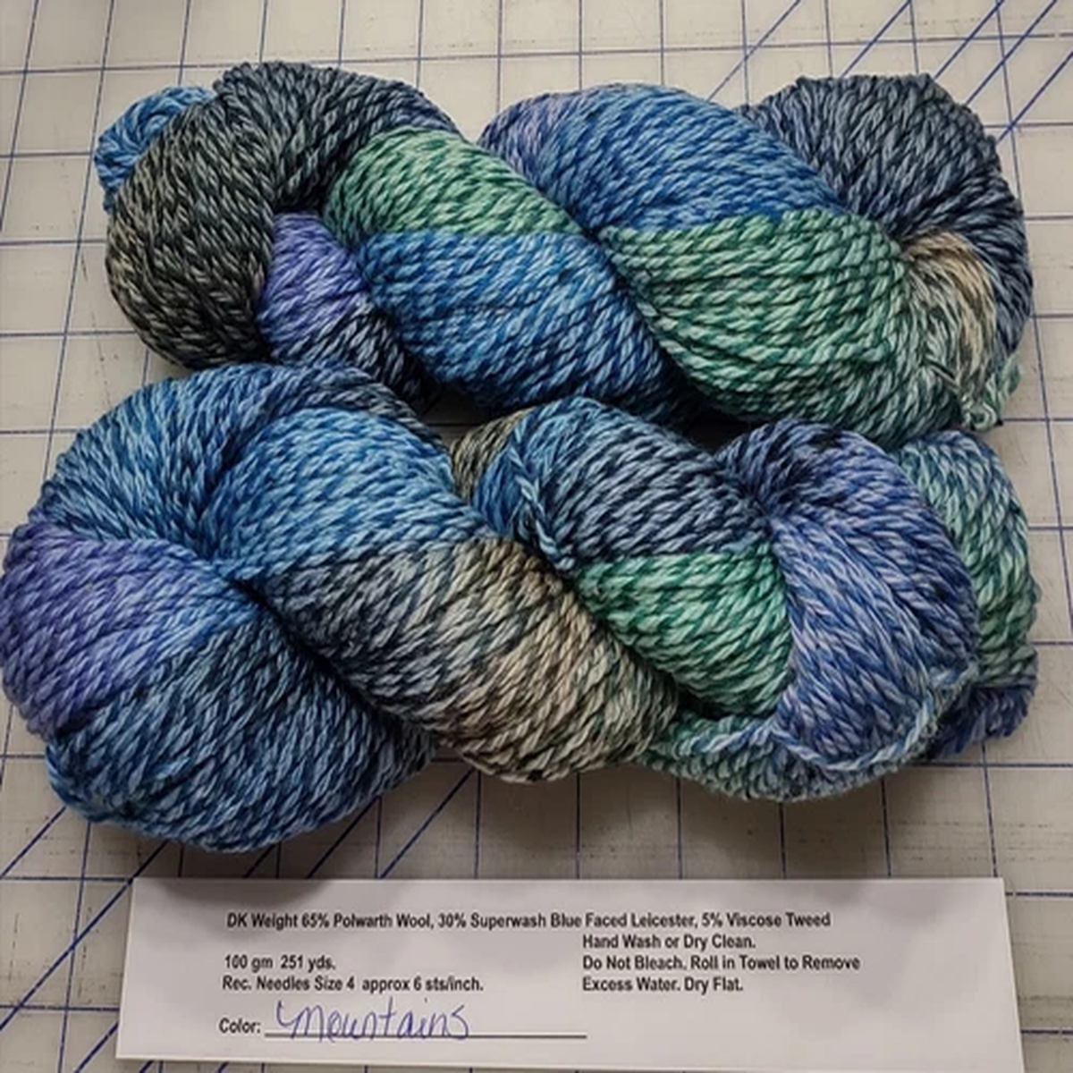 dbl-tweed-polwarth-sw-bfl-tweed-dk-light-worsted-yarn-knit-weave-mountains
