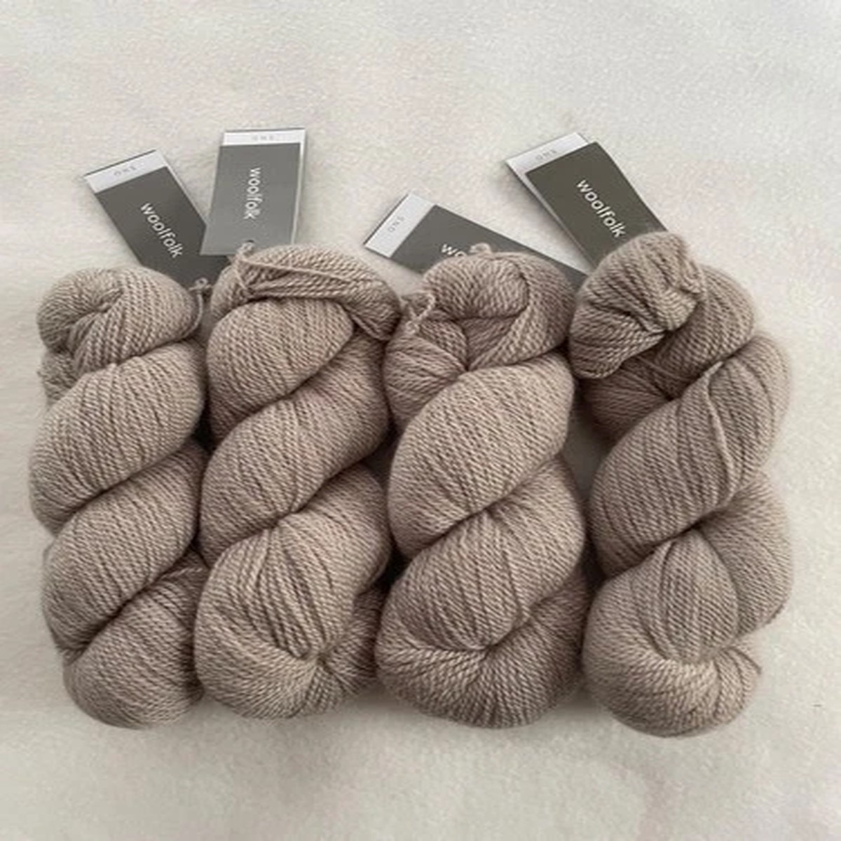 woolfolk-sno-yarn-color-02-18-ovis-21-ultimate-merino-lot-4-skeins-200g