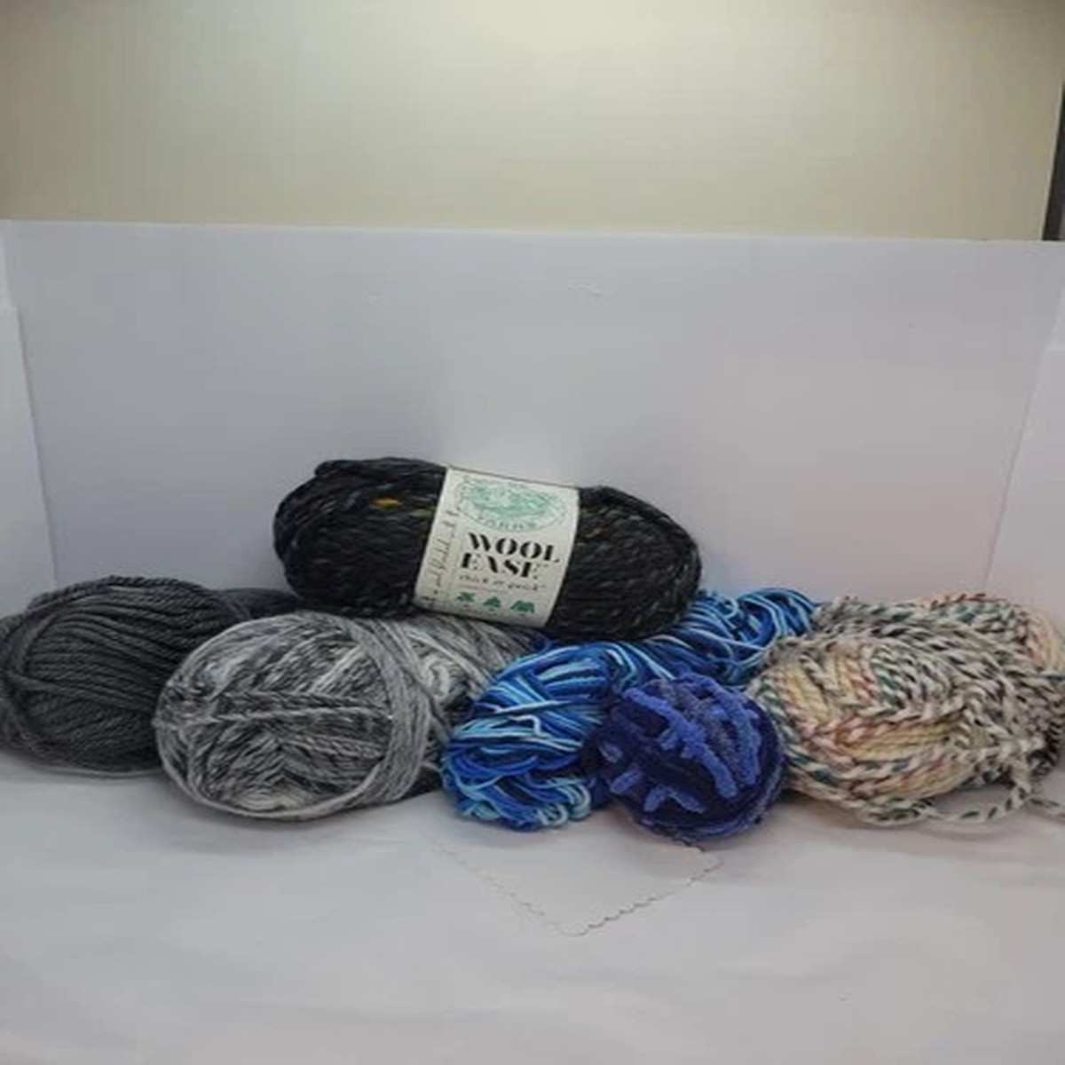 lot-of-yarn-lion-brand-mainstay-size-4-and-6-acrylic-n-wool-ease-6-balls