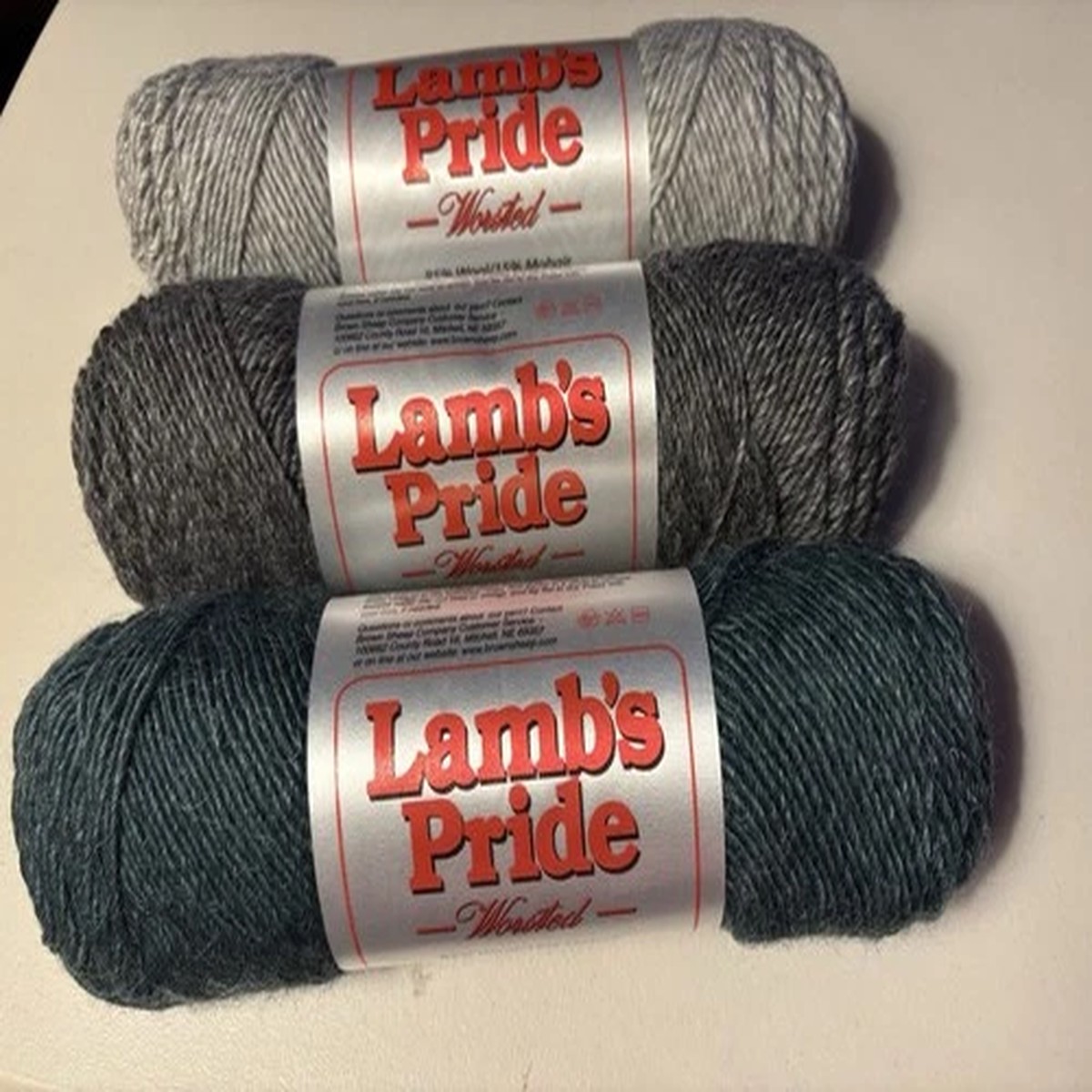 lamb-s-pride-worstedyarn-85-wool-15-mohair-grey-charcoal-pine-shadows-190-yds