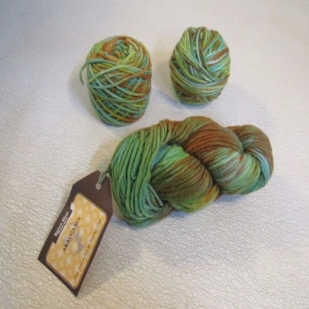araucania-natural-wool-chunky-multy-yarn-2-balls-1-skein-132-yards-each