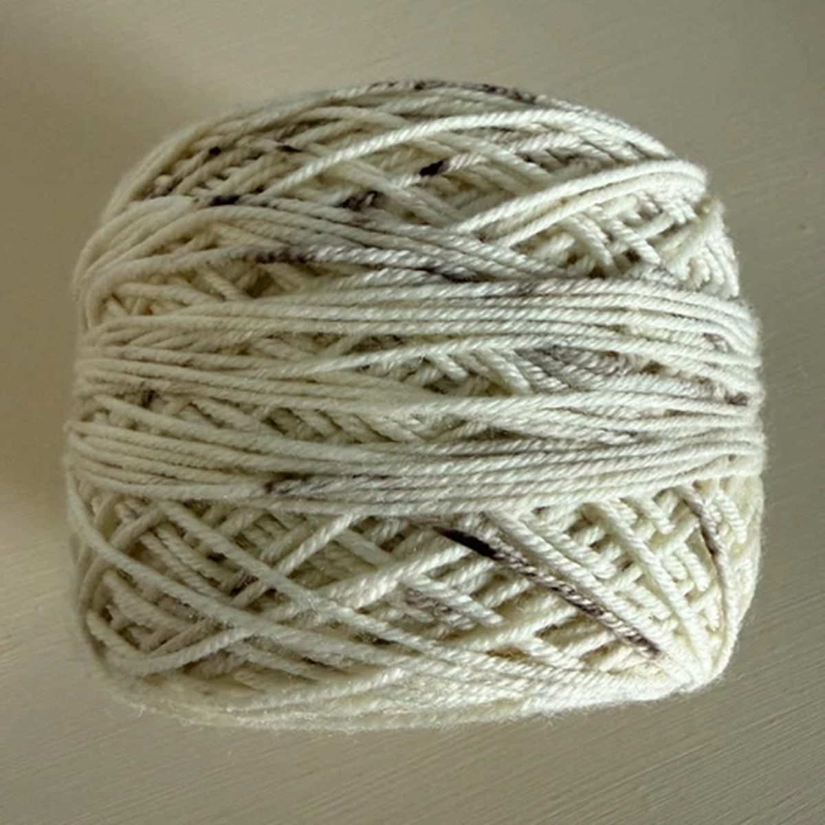 yarn-unknown-brand-merino-wool-ivory-dark-brown-sock-weight-3-7-oz