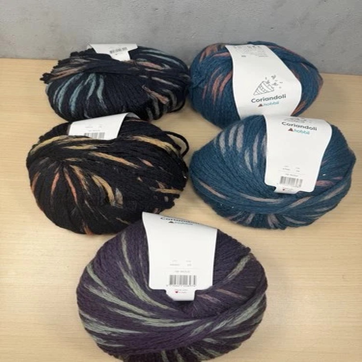 coriandoli-hobbii-5-pack-wool-balls-yarn-blue-purple-black-festive-confetti