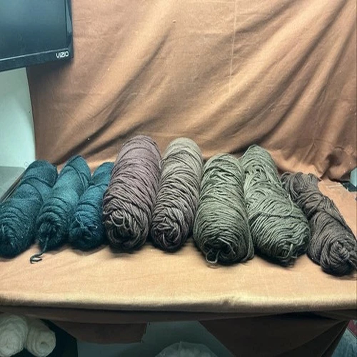 mixed-lot-of-yarn-7-skeins-acrylic-blend-black-brown-medium-worsted-yarn-4