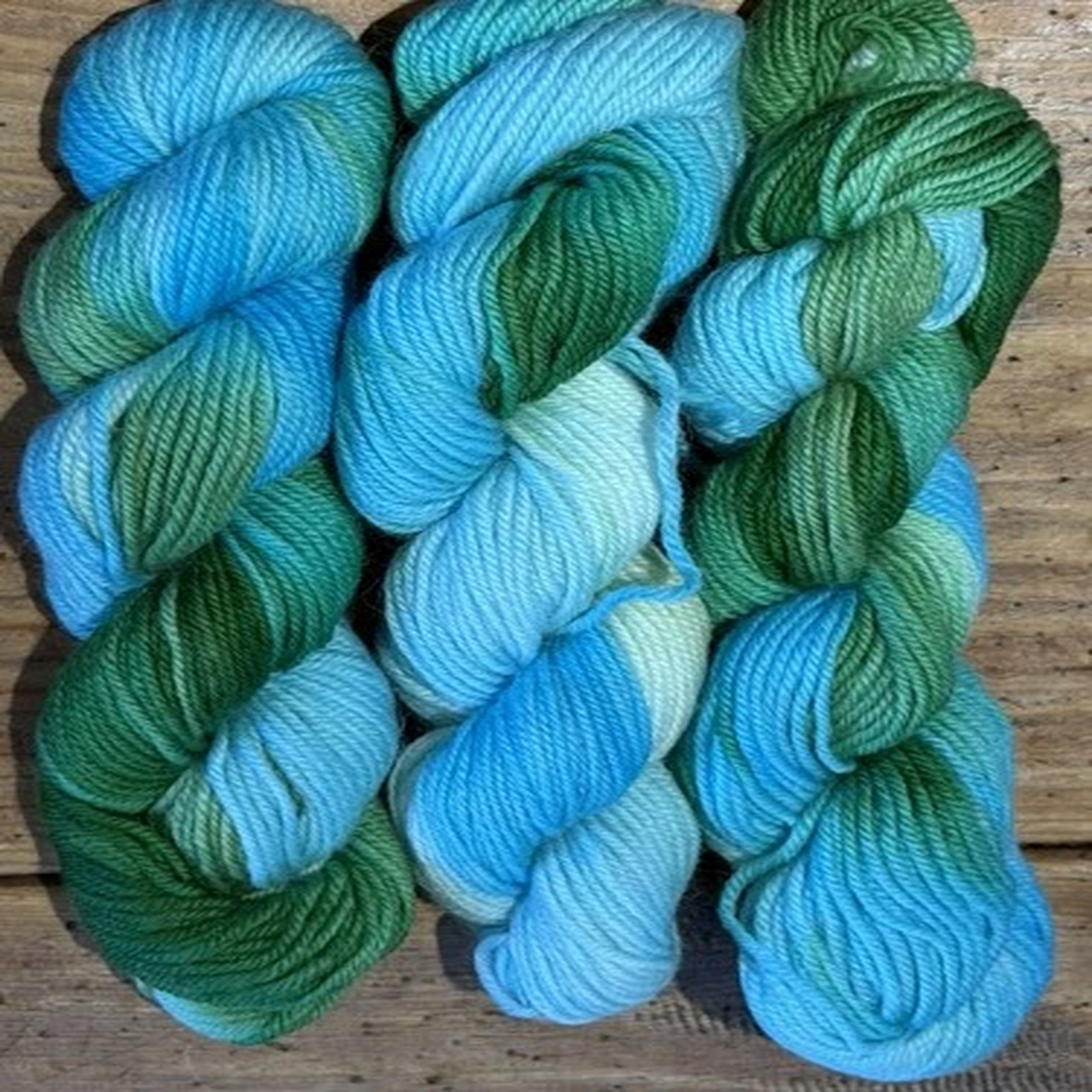 color-gradient-yarn-no-label-lot-of-3-skeins-presumed-wool-aqua-to-green-new