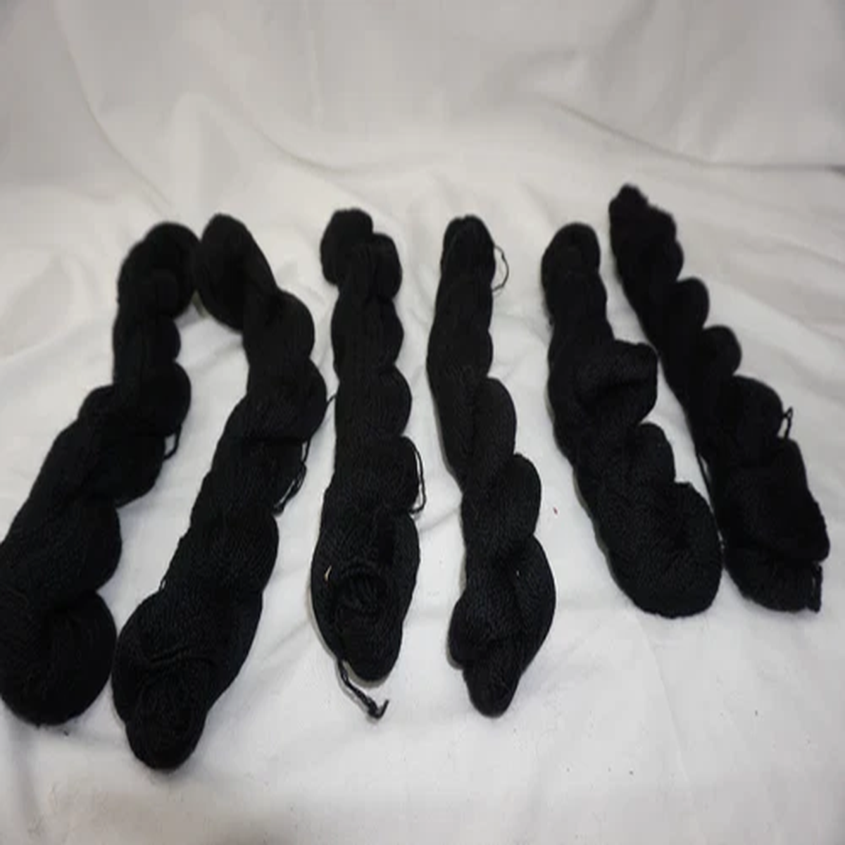 tapestery-wool-yarn-lot-19-black-156g-6-braids-or-hanks