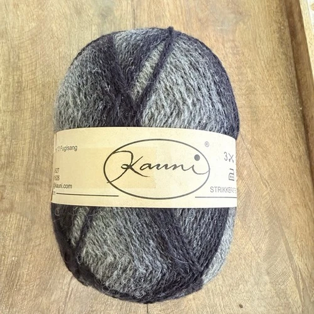 kauni-et-100-wool-yarn-140g-gray-black-gradient-self-striping-denmark