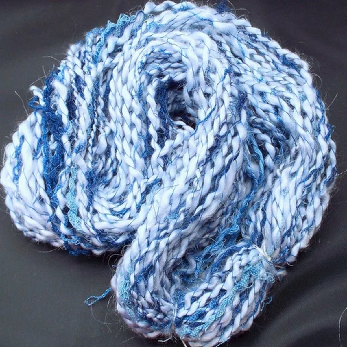 handspun-yarn-wool-acrylic-upcycled-jean-fibers-56-yards