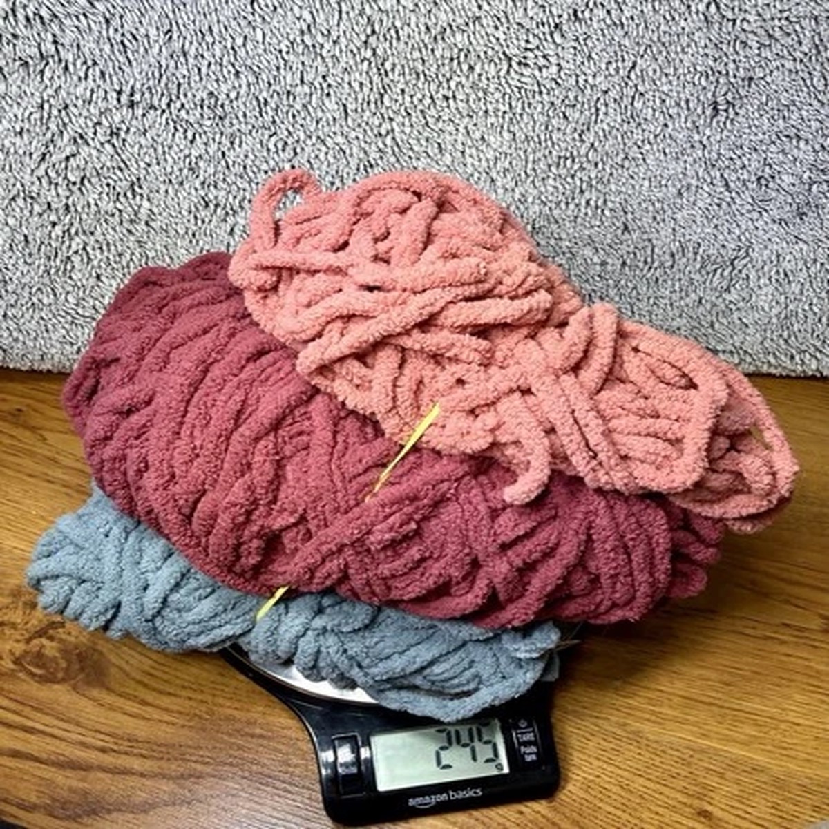 bernat-blanket-ogo-yarn-winter-berry-discontinued-partial-skeins-6-super-bulky