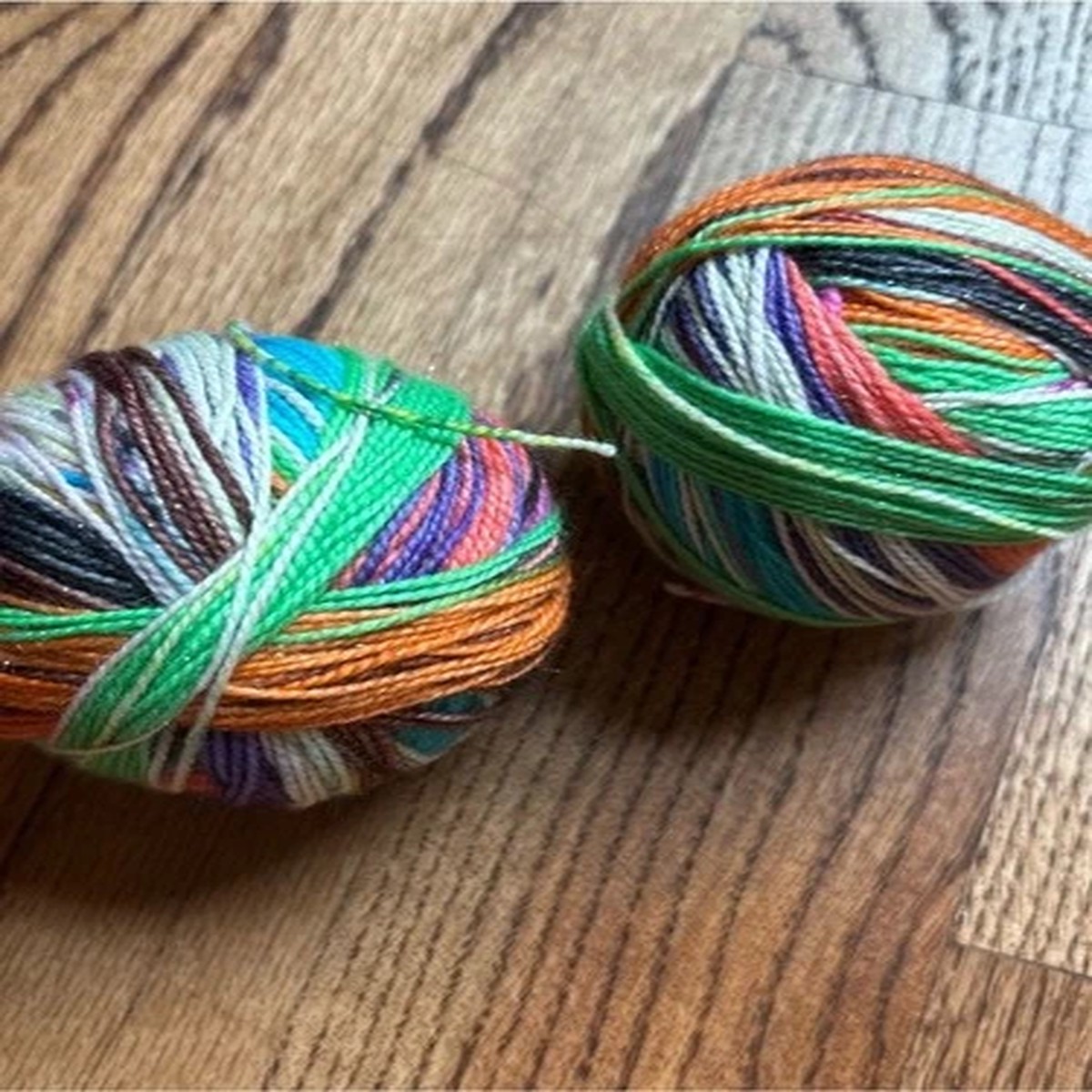 yarn-cakes-multicolor-selfstriping-indie-dyed-knitting-fingering-wool-blend-95g
