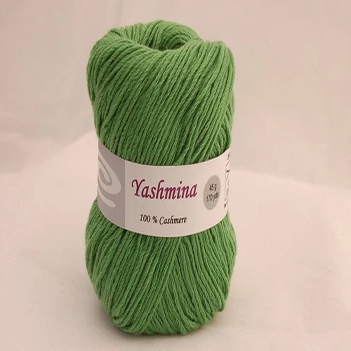 100-cashmere-fingering-weight-knitting-yarn-with-kermit-green-09