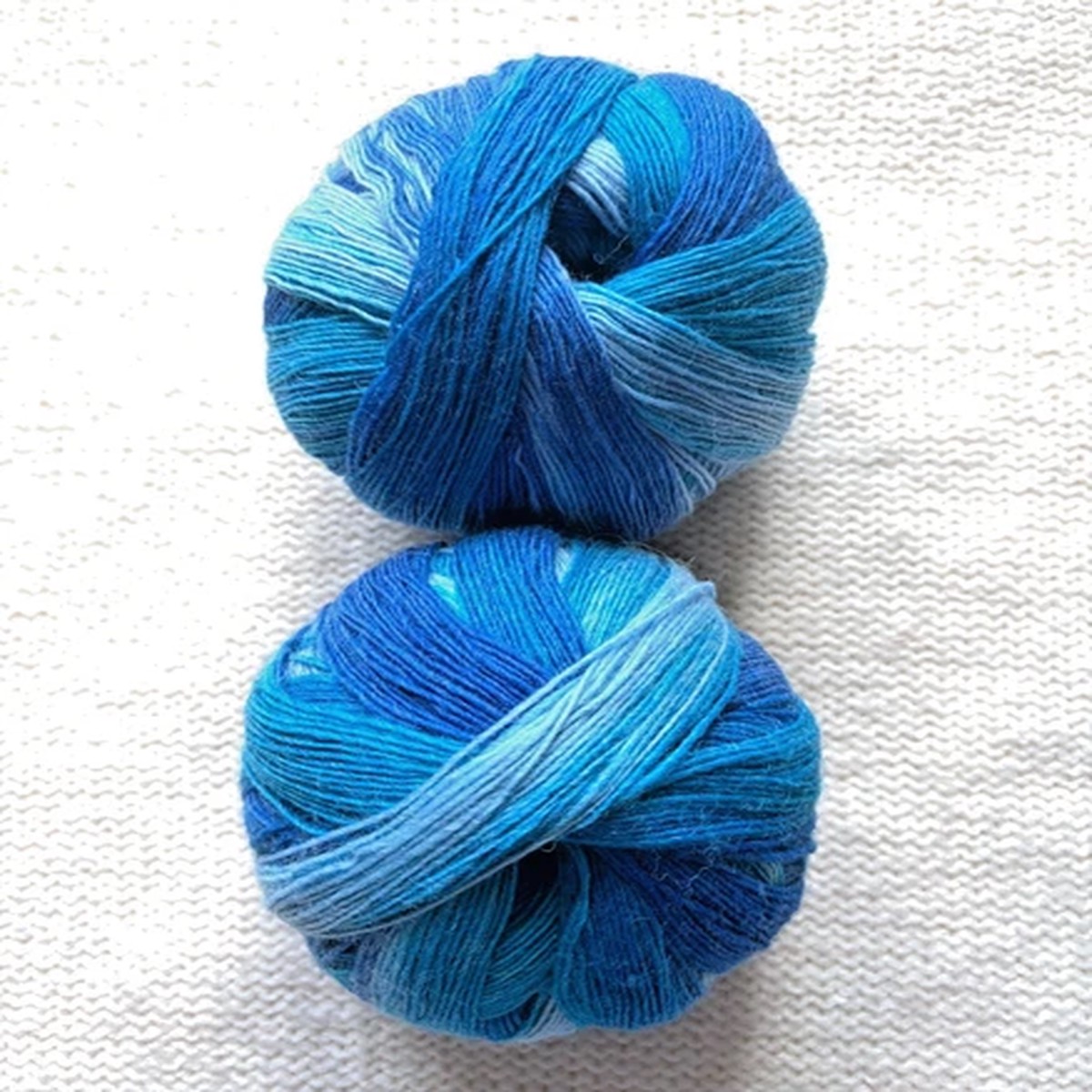 2-balls-x-100g-gradient-wool-blend-yarn-75-wool-polyester-20-glacier-ice