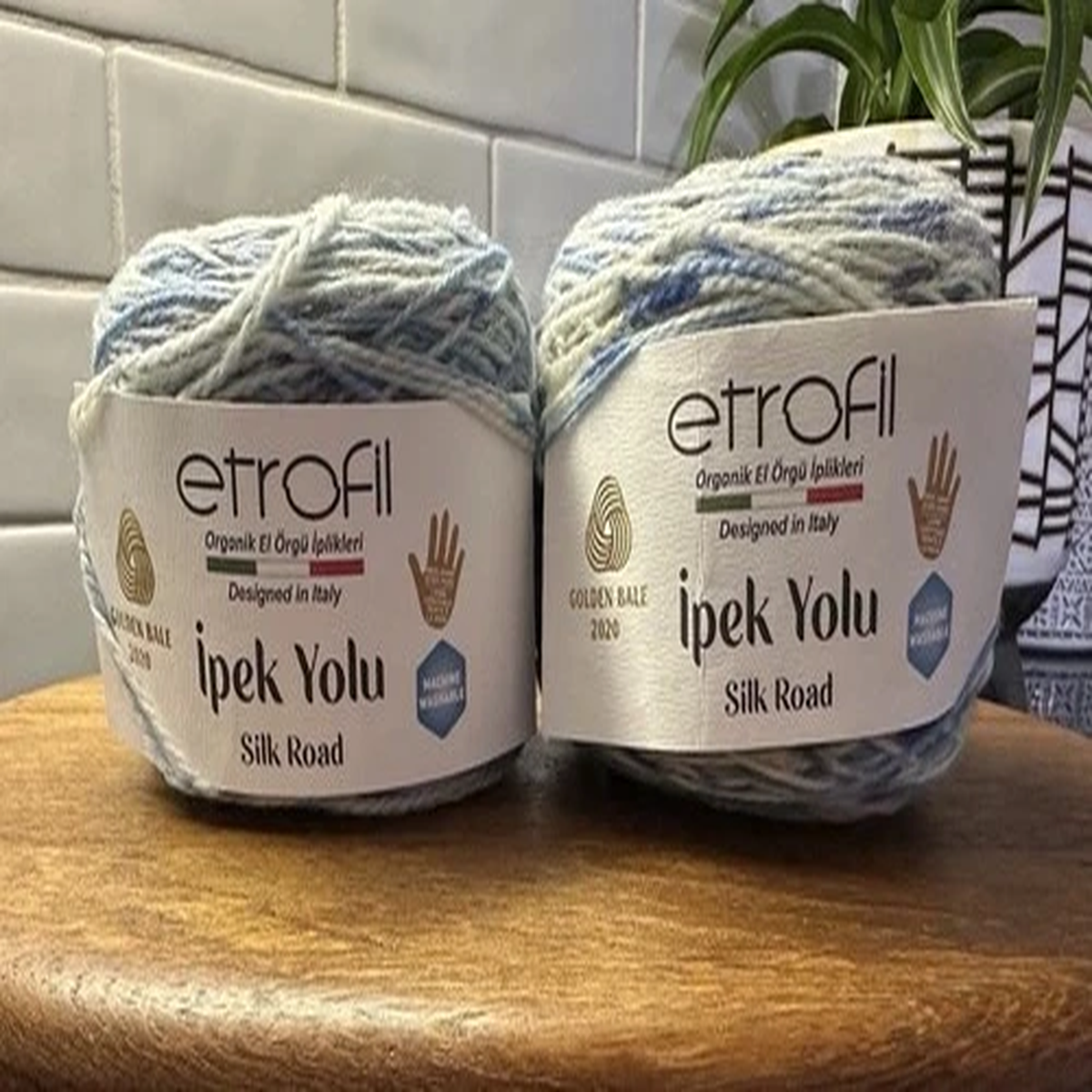 two-2-cakes-etrofil-ipek-yolu-hand-dyed-blue-white-yarn-90-wool-10-silk