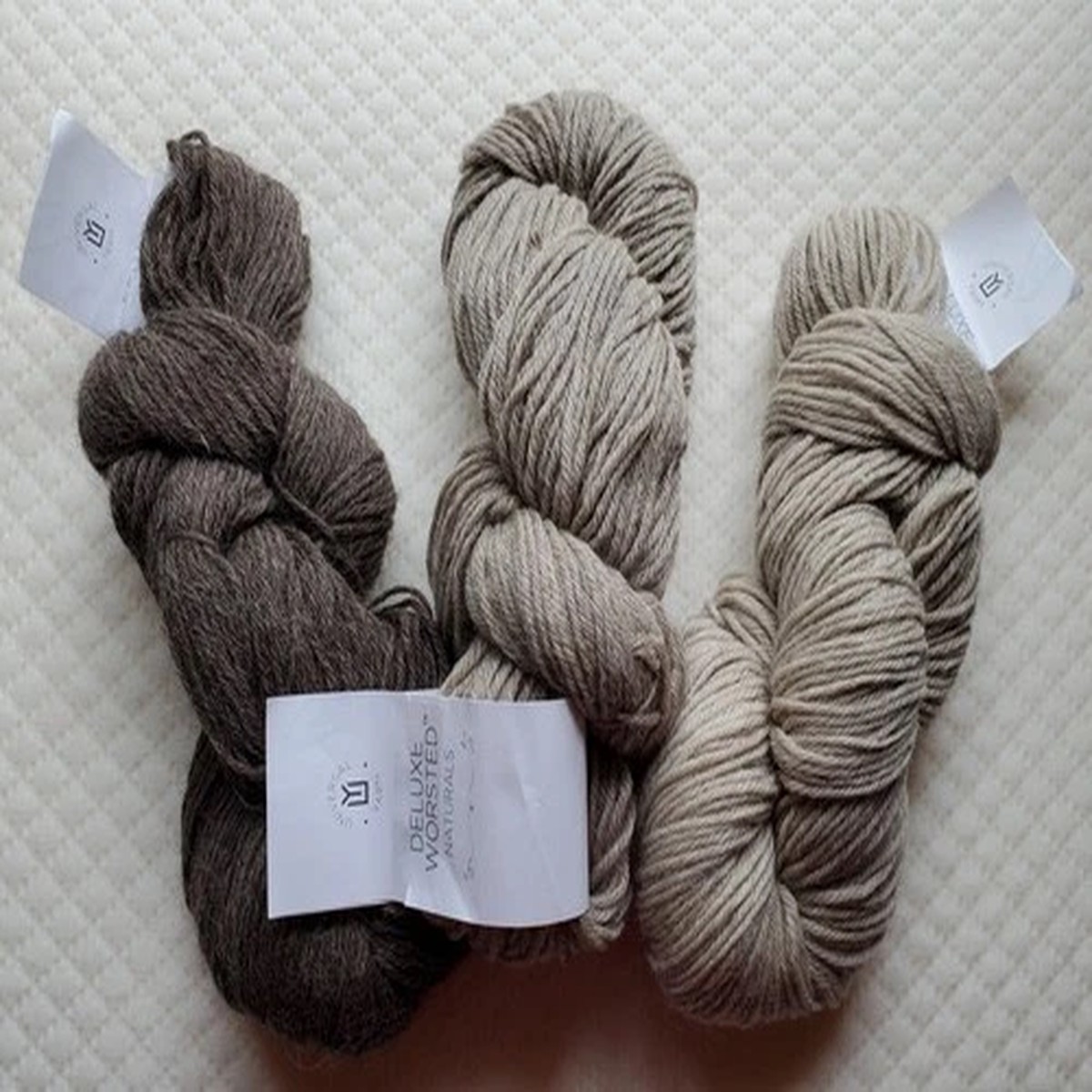 universal-yarn-deluxe-worsted-naturals-100-premium-wool-100g-220yds-feltable