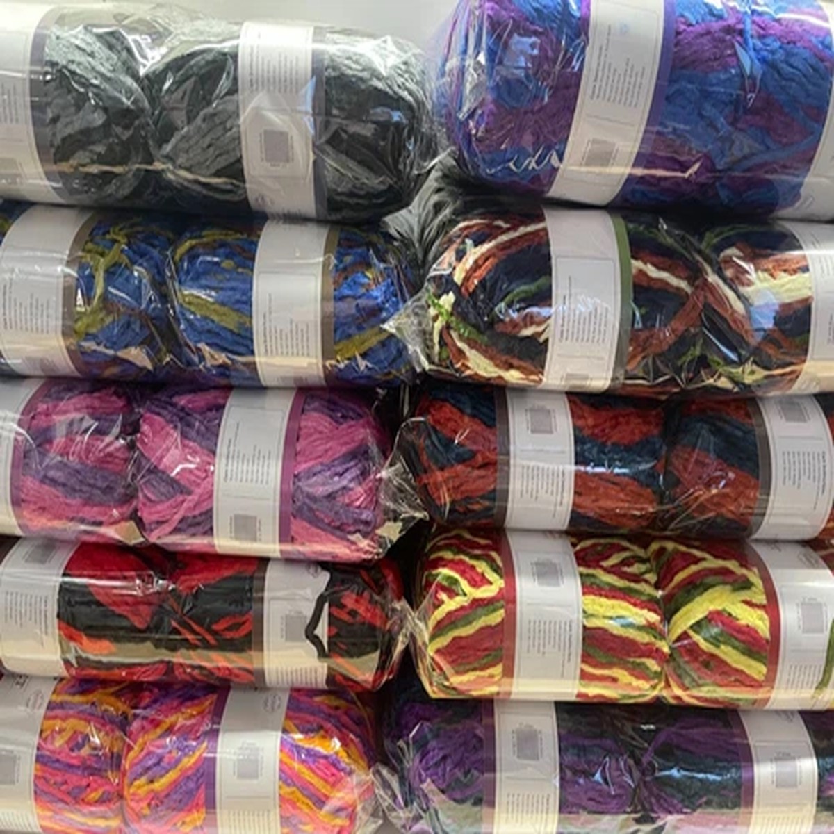 velvet-look-and-feel-knitting-yarn-5-x-100g-100-polyester-wool-4mm-multi-colour