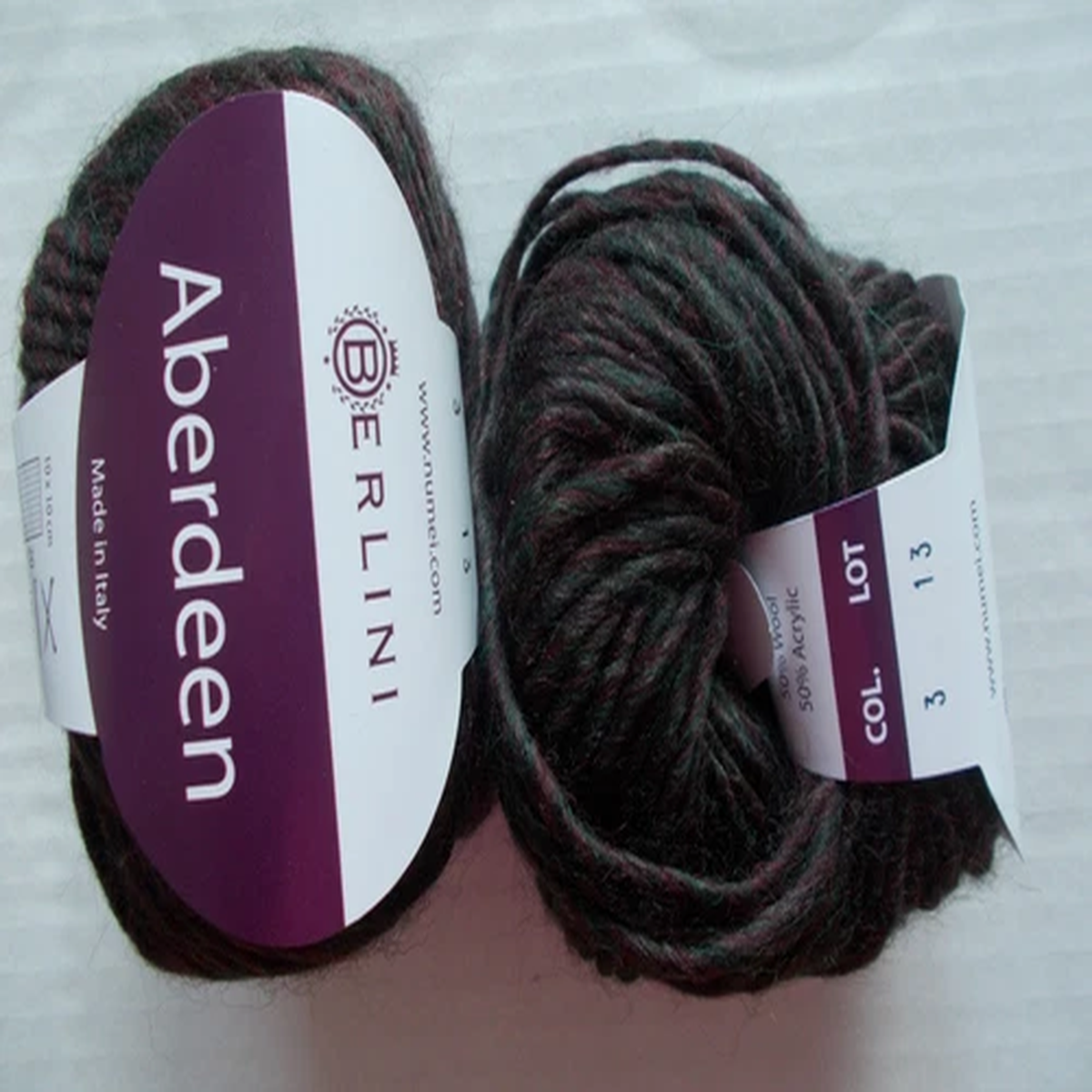 berlini-aberdeen-wool-blend-roving-yarn-dark-holly-lot-of-2-98-yds-each