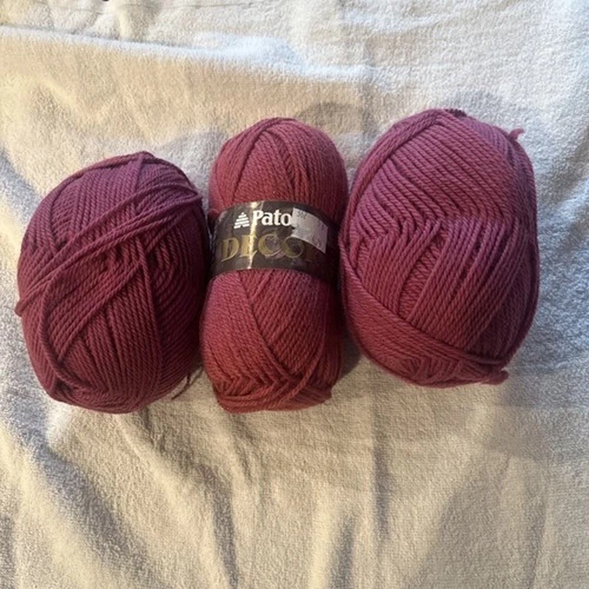 patons-decor-acrylic-wool-burgandy-yarn-3-skeins