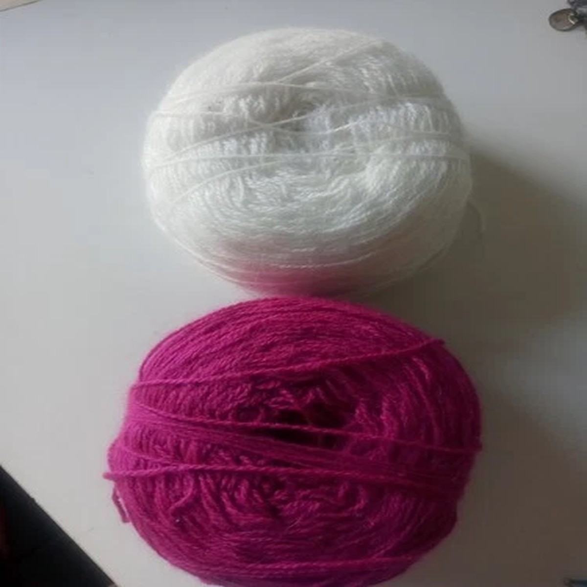2-large-skeins-of-hand-spun-100-wool-brought-back-from-peru-1-white-1-ruby