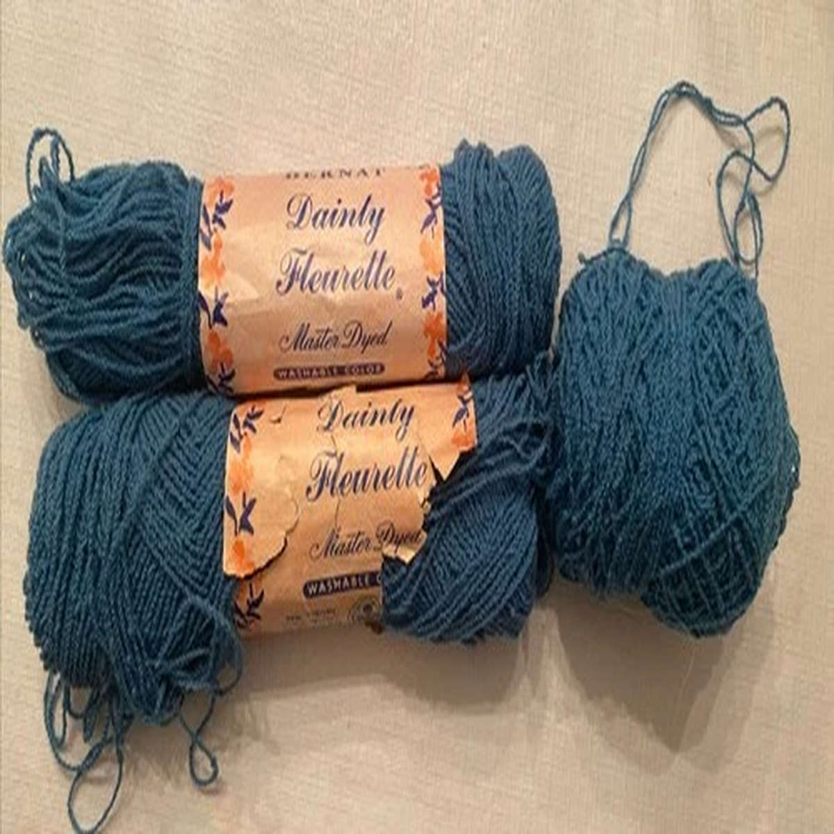 vintage-1960s-bernat-dainty-fleurette-wool-blend-yarn-3-skeins-peacock-blue