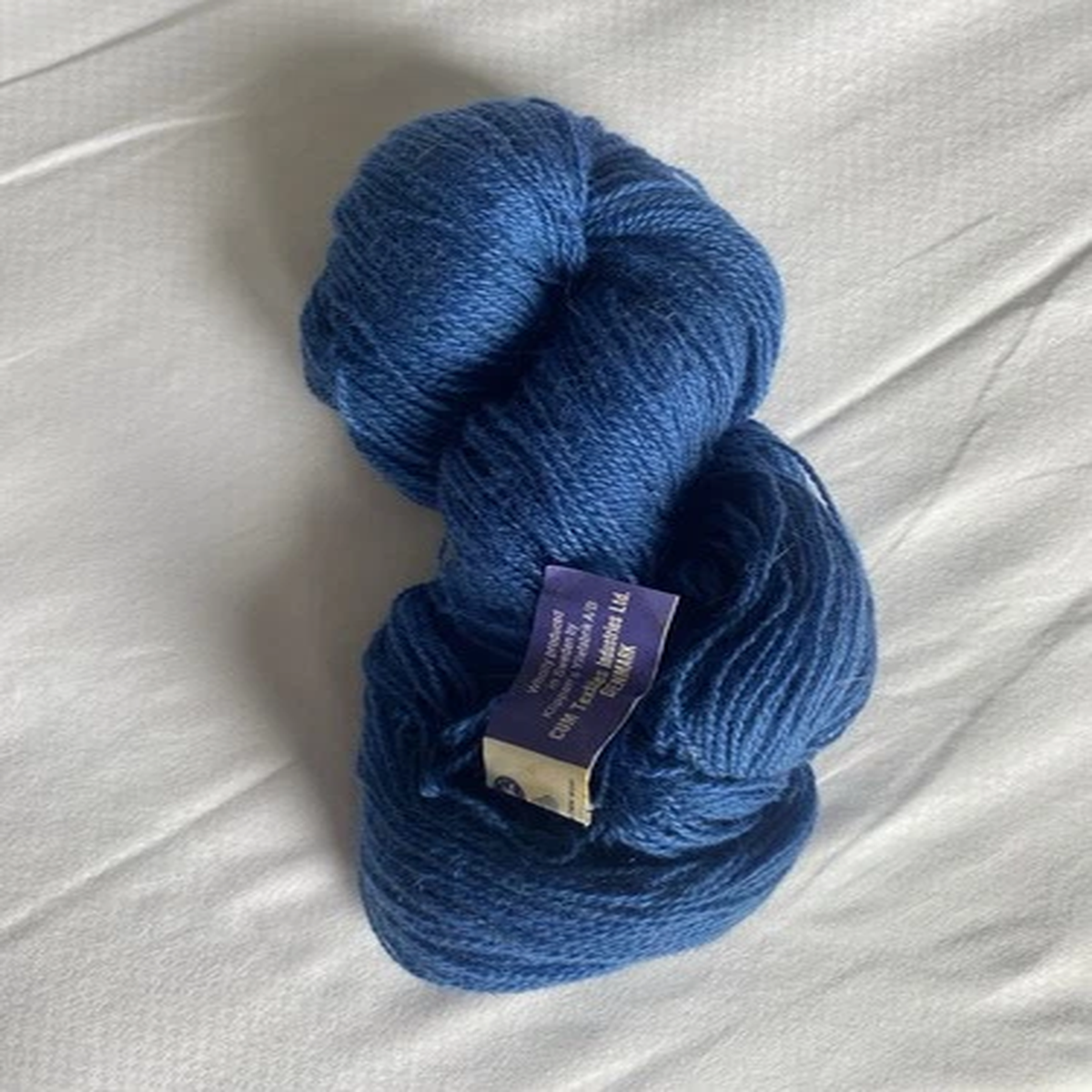 vtg-3-5oz-laine-gobelin-switzerland-new-wool-hanks-skiens-yarn-4mm-dk-blue