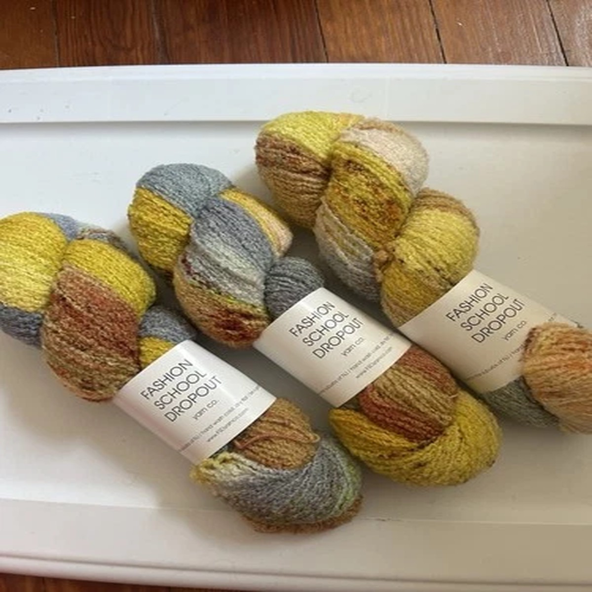 fashion-school-dropout-boutique-boucle-superwash-merino-240-yards