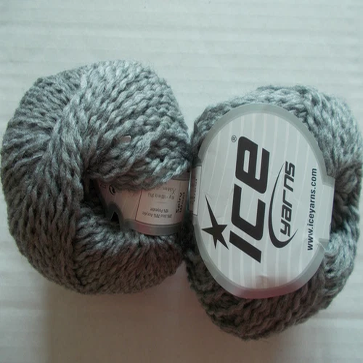spiry-wool-fashion-yarn-gray-lot-of-2-110-yds-each