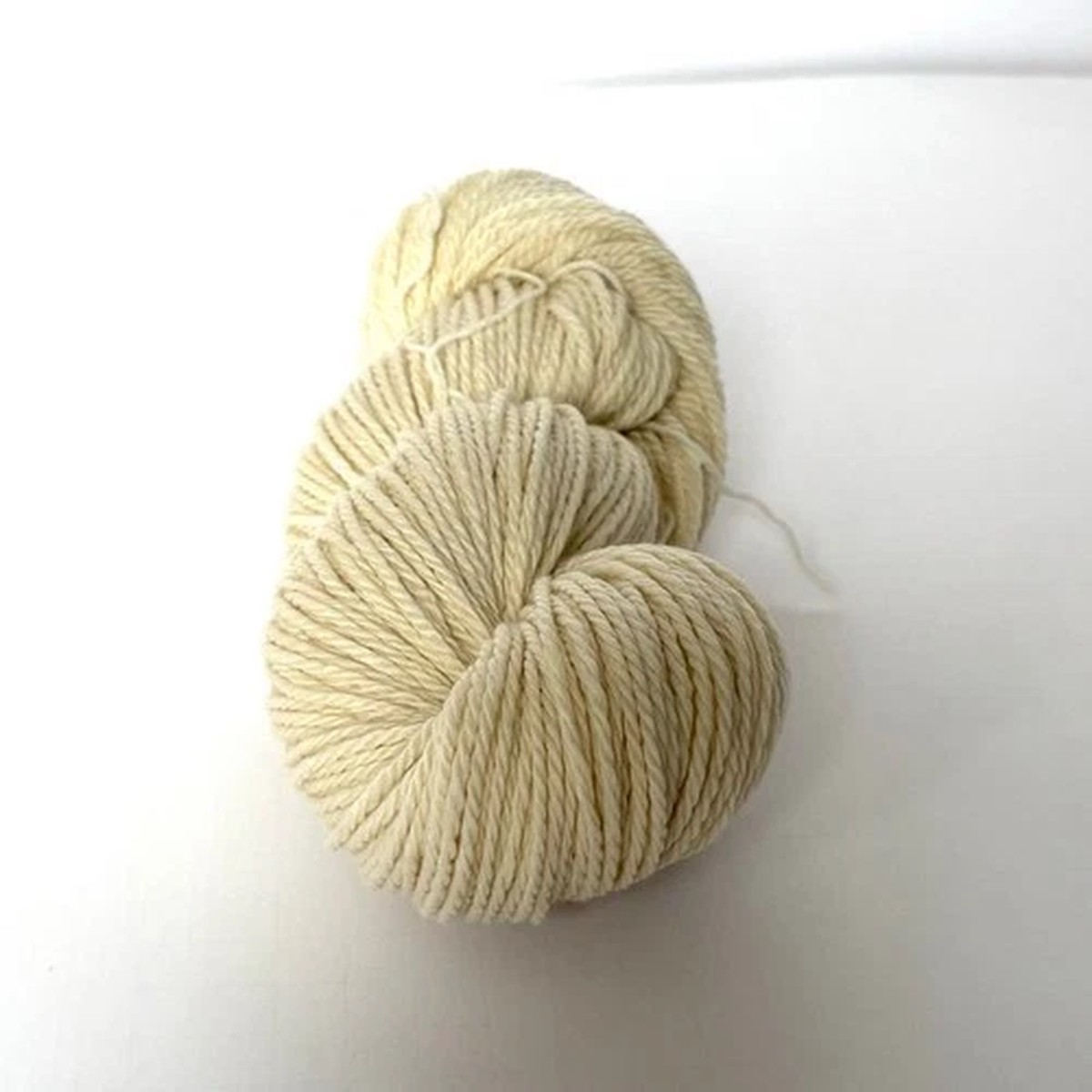 untreated-natural-merino-wool-yarn-aran-3-5oz-174-yds-dyeing-felting-yarn