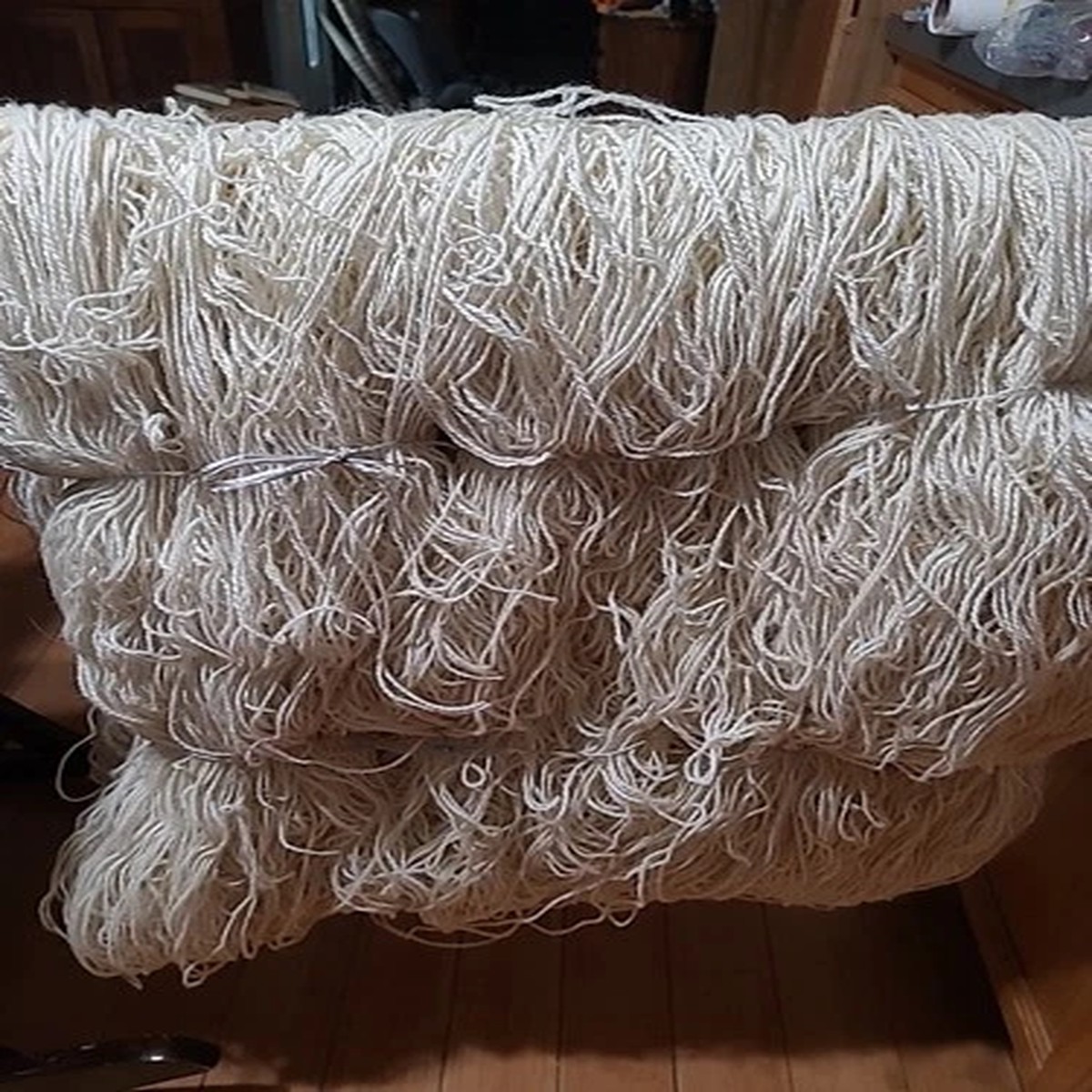 4-lb-12-oz-2-54-wool-yarn-weaving-knitting-art-lot-800-ypp-hank-white