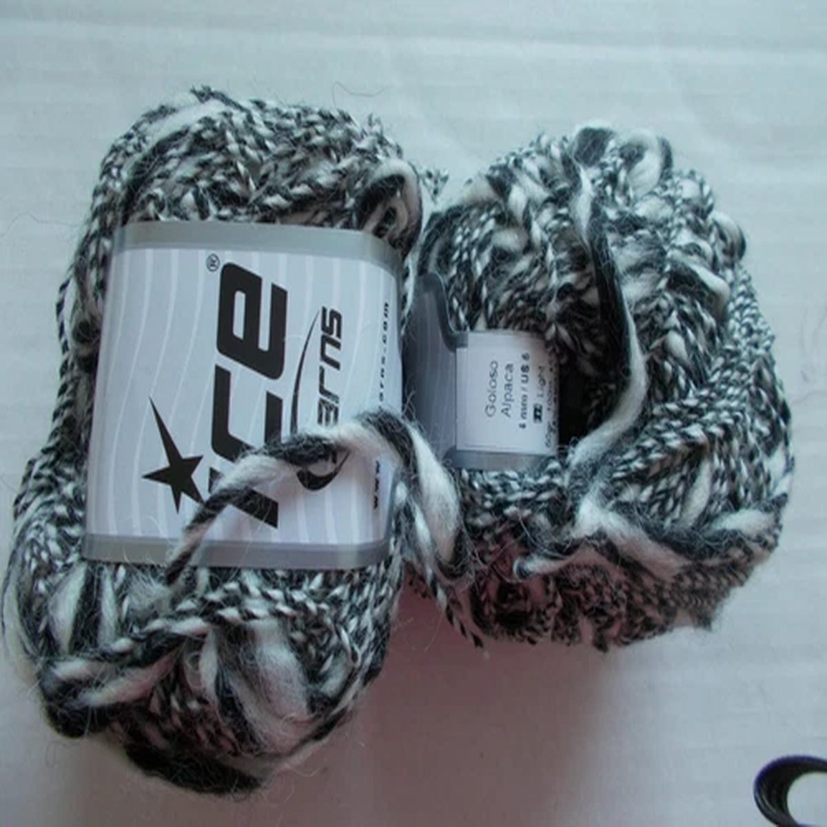 ice-yarns-goloso-alpaca-wool-blend-yarn-black-white-lot-of-2-110-yds-ea