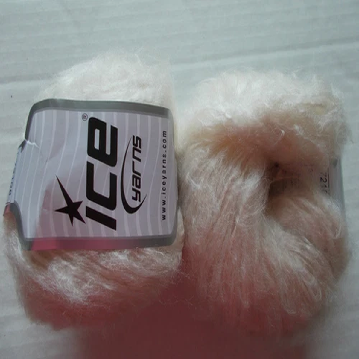 ice-yarns-winter-wool-blend-brushed-yarn-cream-lot-of-2-132-yds-ea