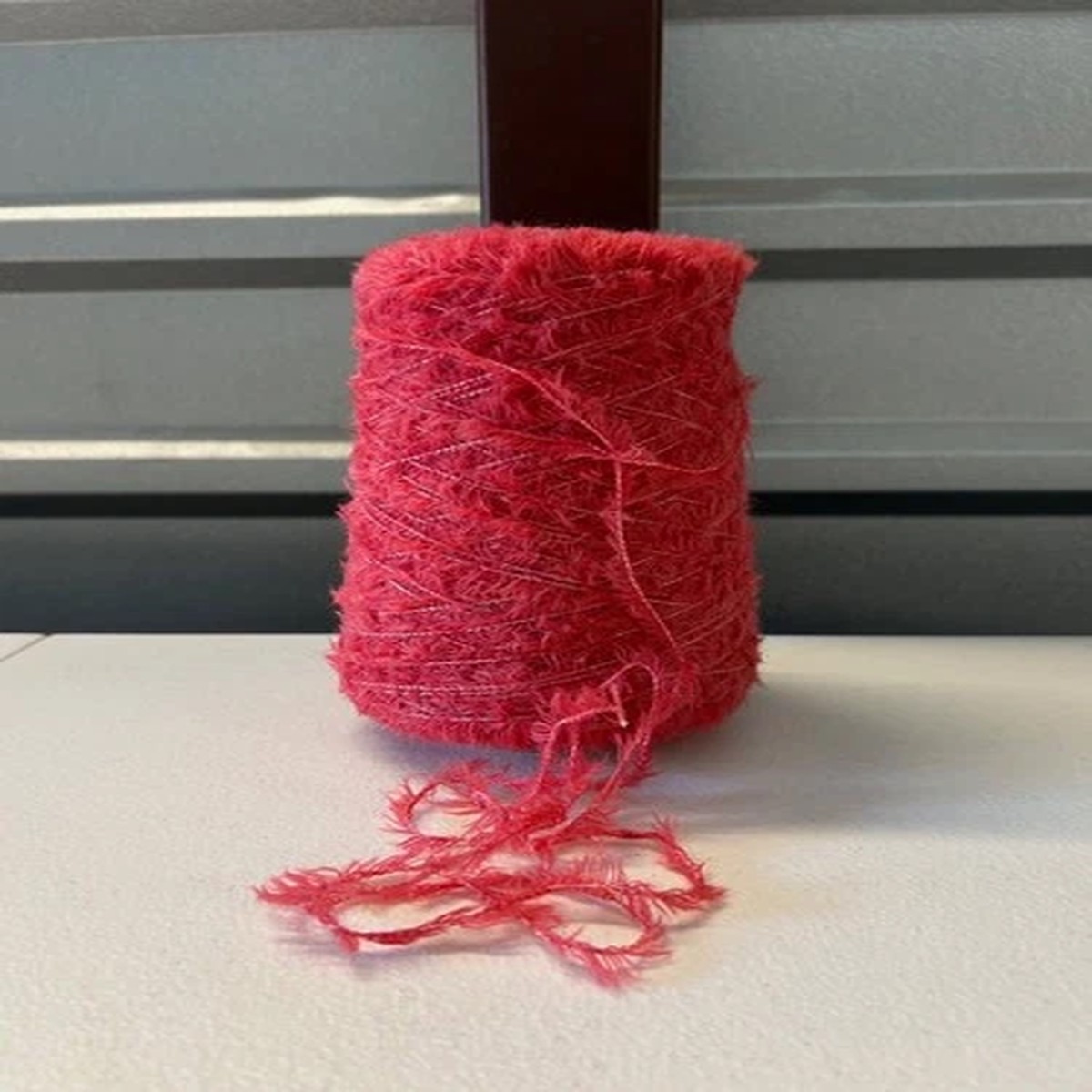 spool-cone-peruvian-novelty-wool-eyelash-yarn-w-nylon-9-6oz-274gr-0122-cherry-h