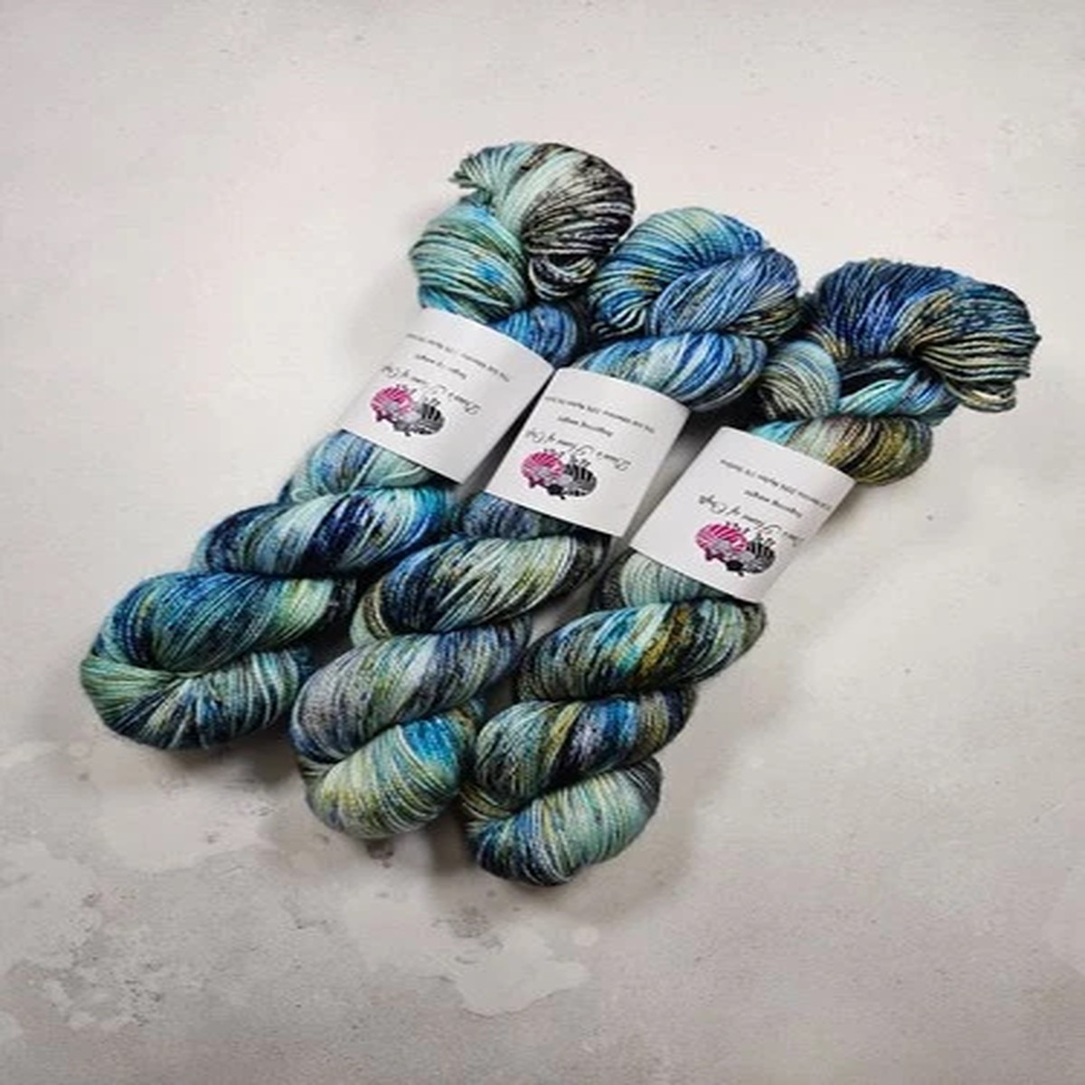 sw-merino-nylon-stellina-yarn-fingering-weight-4-ply-100g-echoes-below