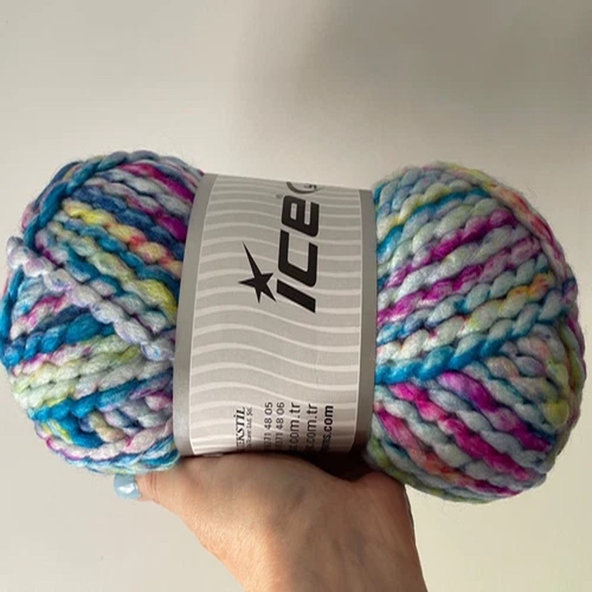 alpine-wool-color-77913-ice-yarn-acrylic-wool-blend-super-bulky-150g-5-2oz-82y