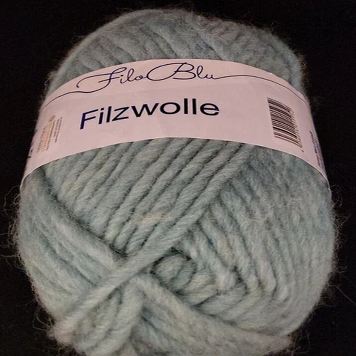 skein-ball-of-fillo-blu-filzwolle-felting-wool-yarn-color-205-mint-green