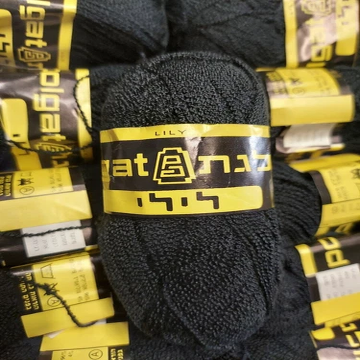 polgat-yarn-acrylic-blend-black-1-5-oz-ea-42-gr-set-of-19