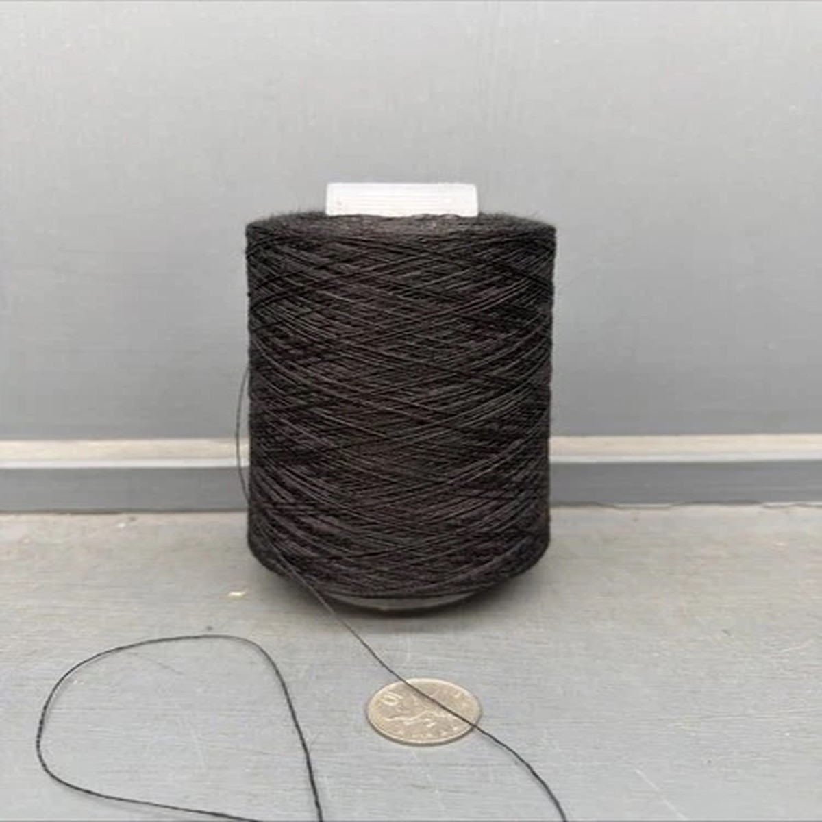 200g-cone-black-colour-100-linen-2-26nm-fine-yarn-nero